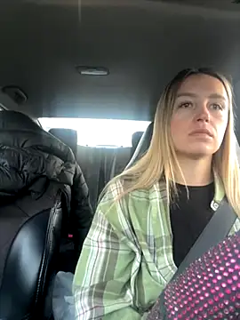 Snapshot of StasyWood chatting on 10.16.25 StasyWood online show from 10.16.25