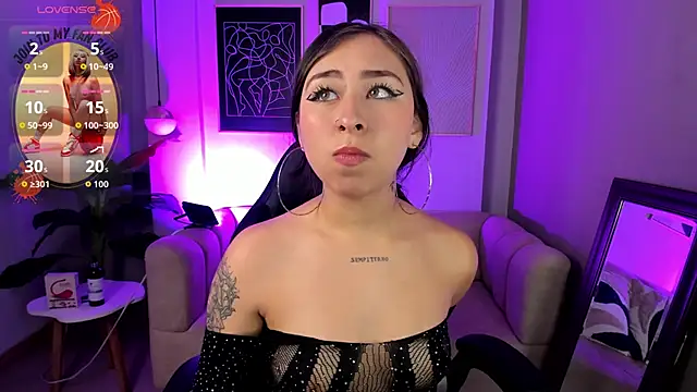 Snapshot of _cloe_martinez chatting on 10.13.25 cloe martinez online show from 10.13.25