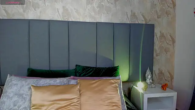 JulianaMiller online show from 12.05.25