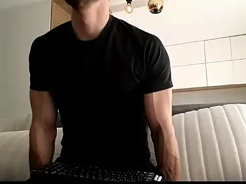 Snapshot of Phantom_Bigger1 chatting on 12.18.25 Phantom Bigger1 online show from 12.18.25