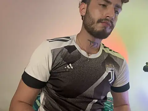 Snapshot of axel_giracr chatting on 12.14.24 axel giracr online show from 12.14.24