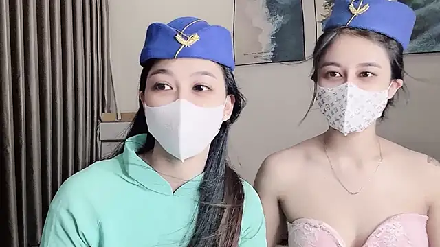 Snapshot of Mono-Stewardesss chatting on 09.17.25 Mono-Stewardesss online show from 09.17.25