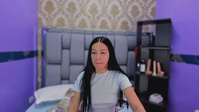 Lila Pinky online show from 10.20.25