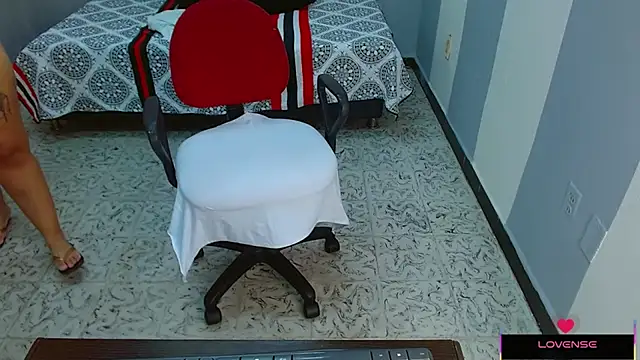 Hazel donna online show from 02.08.25