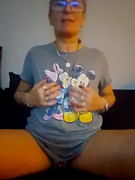 Snapshot of Steffi45 chatting on 10.21.25 Steffi45 online show from 10.21.25