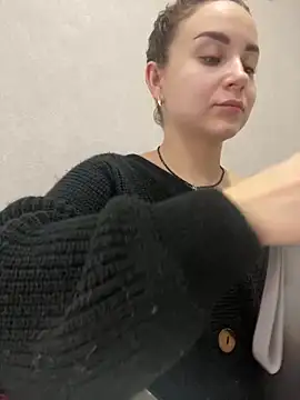 Snapshot of ellie_ssexy chatting on 02.19.25 ellie ssexy online show from 02.19.25