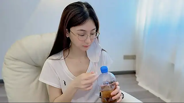 Snapshot of SHUIshui_ chatting on 05.27.26 SHUIshui online show from 05.27.26