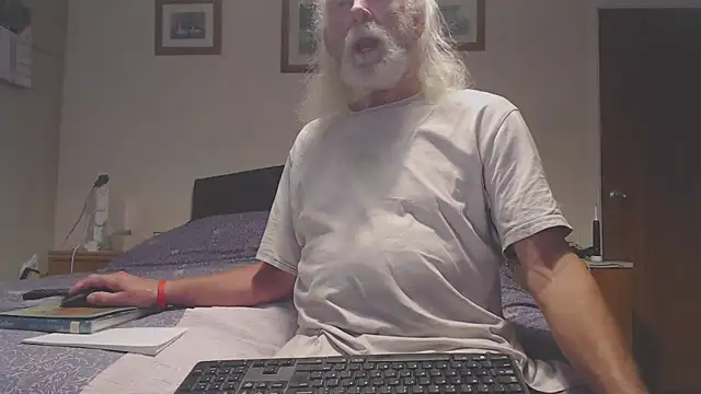 Snapshot of WaverlyKernow chatting on 06.08.26 WaverlyKernow online show from 06.08.26