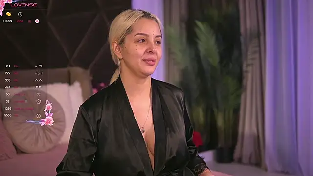 VictoriaMorrone online show from 03.20.25