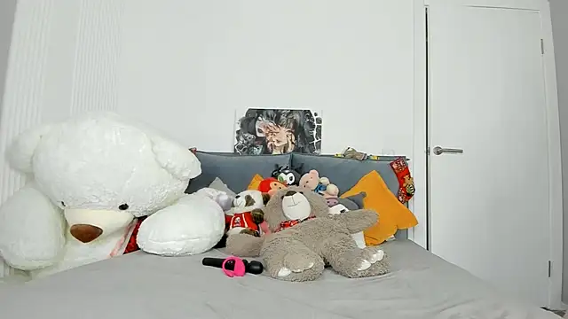 Snapshot of dolly_ll chatting on 12.19.24 dolly ll online show from 12.19.24
