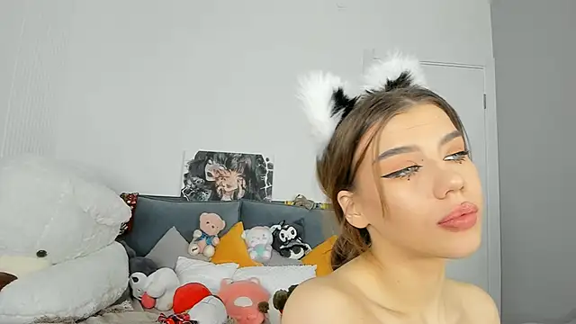 Snapshot of dolly_ll chatting on 12.21.24 dolly ll online show from 12.21.24