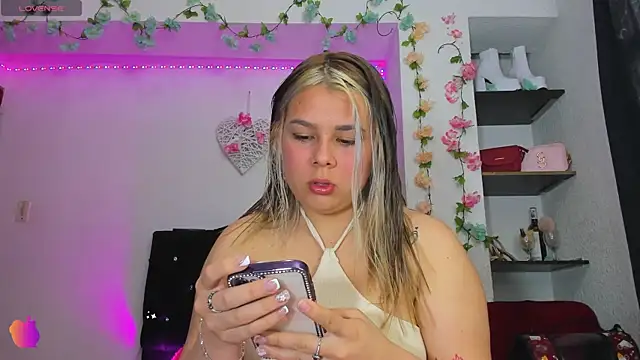 little tifanny82 online show from 12.09.24