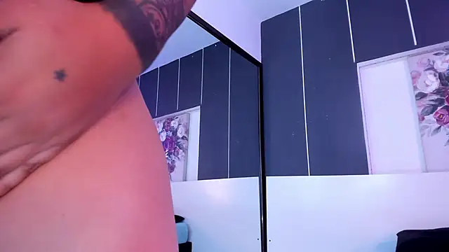 Snapshot of Alexxxholy chatting on 01.28.25 Alexxxholy online show from 01.28.25