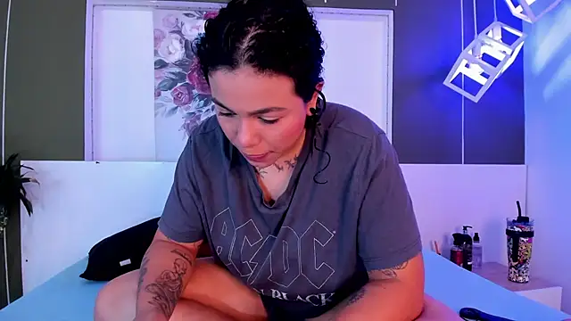 Snapshot of Alexxxholy chatting on 02.22.25 Alexxxholy online show from 02.22.25