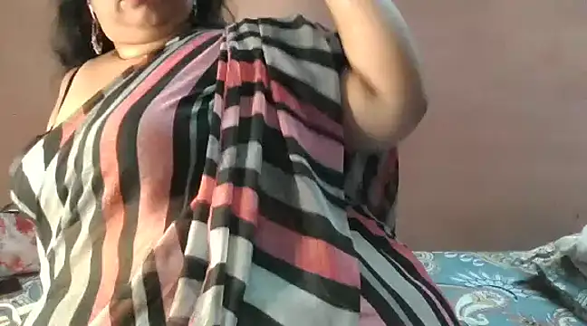 Snapshot of Ravina_patil1 chatting on 01.15.25 Ravina patil1 online show from 01.15.25