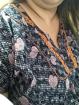 Snapshot of Ravina_patil1 chatting on 02.25.25 Ravina patil1 online show from 02.25.25