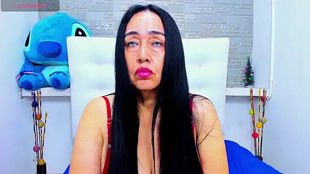 Snapshot of HorniestMilf chatting on 10.19.25 HorniestMilf online show from 10.19.25