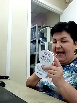 Snapshot of FantasyMichelle chatting on 12.18.24 FantasyMichelle online show from 12.18.24