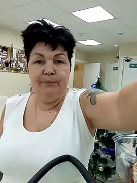 Snapshot of FantasyMichelle chatting on 12.30.24 FantasyMichelle online show from 12.30.24