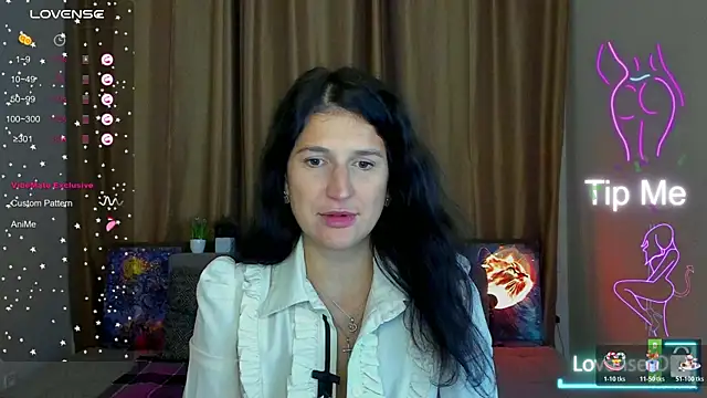 Snapshot of Alianna_Solo_Kisses chatting on 10.28.25 Alianna Solo Kisses online show from 10.28.25