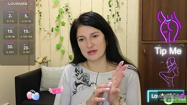 Snapshot of Alianna_Solo_Kisses chatting on 11.03.25 Alianna Solo Kisses online show from 11.03.25