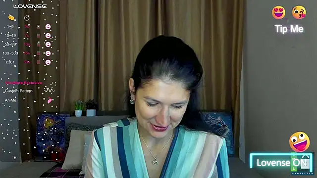 Snapshot of Alianna_Solo_Kisses chatting on 11.05.25 Alianna Solo Kisses online show from 11.05.25