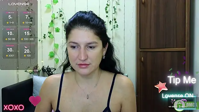 Snapshot of Alianna_Solo_Kisses chatting on 11.10.25 Alianna Solo Kisses online show from 11.10.25