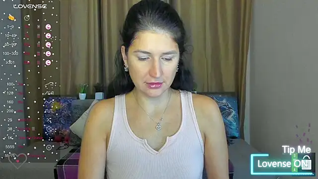 Snapshot of Alianna_Solo_Kisses chatting on 11.18.25 Alianna Solo Kisses online show from 11.18.25