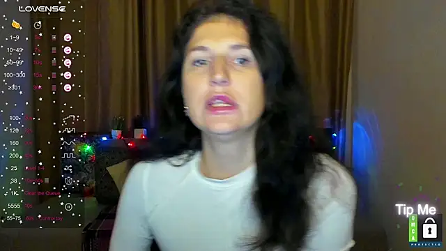 Snapshot of Alianna_Solo_Kisses chatting on 11.29.25 Alianna Solo Kisses online show from 11.29.25