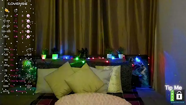 Snapshot of Alianna_Solo_Kisses chatting on 12.02.25 Alianna Solo Kisses online show from 12.02.25