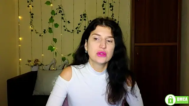 Snapshot of Alianna_Solo_Kisses chatting on 02.08.26 Alianna Solo Kisses online show from 02.08.26