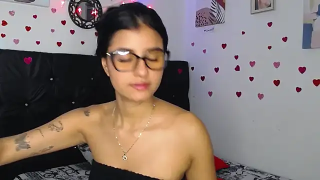 Snapshot of floweer_ chatting on 03.05.25 floweer online show from 03.05.25