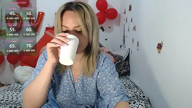 hotmilf4uxxx online show from 03.24.26