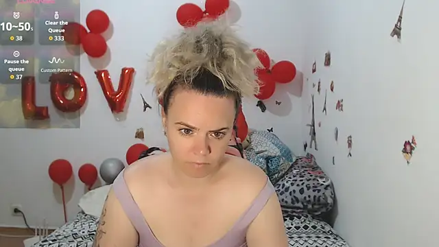 hotmilf4uxxx online show from 05.25.26