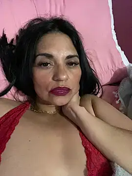 Snapshot of paolagomez_ chatting on 02.28.25 paolagomez online show from 02.28.25