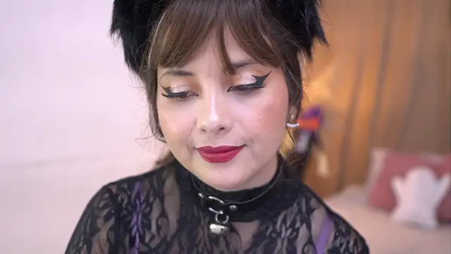 Snapshot of lirio05 chatting on 10.31.25 lirio05 online show from 10.31.25