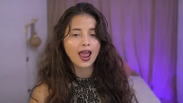 Snapshot of lirio05 chatting on 11.14.25 lirio05 online show from 11.14.25