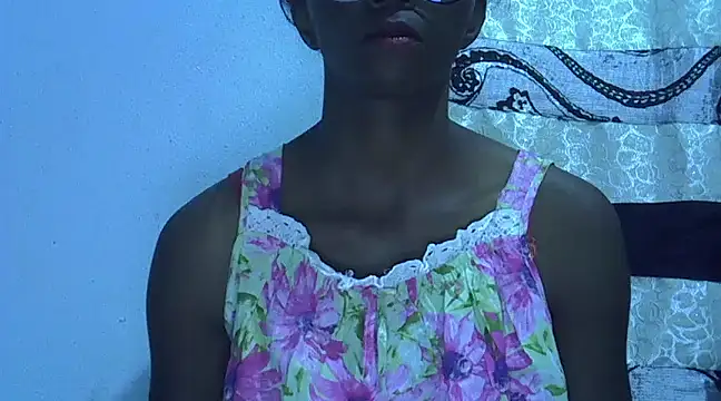 Snapshot of ElianeHot chatting on 02.05.25 ElianeHot online show from 02.05.25