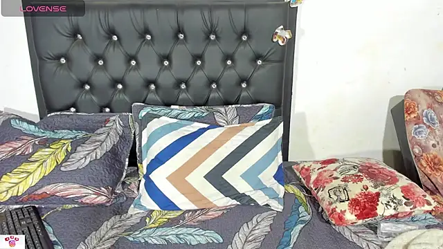 Darlyquenn11 online show from 12.23.24