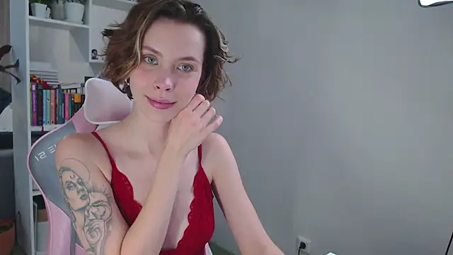 Snapshot of milly_ross chatting on 01.02.25 milly ross online show from 01.02.25