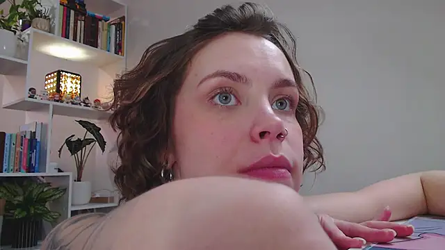 Snapshot of milly_ross chatting on 02.06.25 milly ross online show from 02.06.25