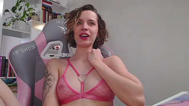 Snapshot of milly_ross chatting on 02.08.25 milly ross online show from 02.08.25