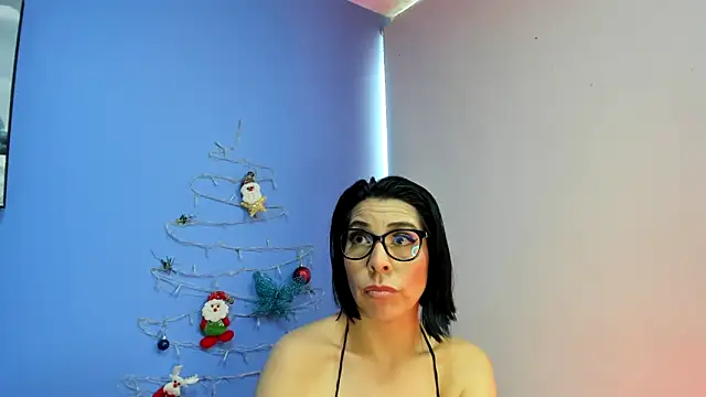 Snapshot of AdelleLennox_cg chatting on 12.08.24 AdelleLennox cg online show from 12.08.24