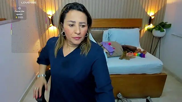 luciana ballesteros  online show from 04.30.26