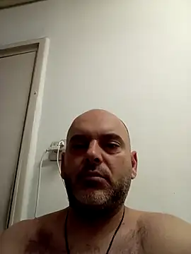 Snapshot of BartalesDaddy chatting on 01.22.25 BartalesDaddy online show from 01.22.25