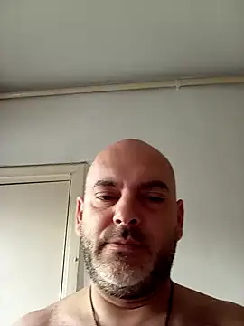 Snapshot of BartalesDaddy chatting on 01.24.25 BartalesDaddy online show from 01.24.25