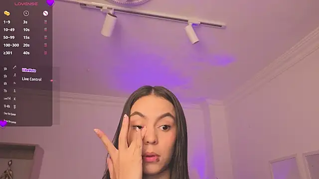 Snapshot of Aleejaa__ chatting on 04.25.26 Aleejaa online show from 04.25.26