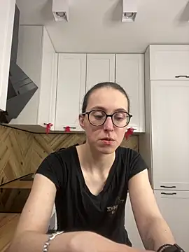 Snapshot of MartiniiSelenna chatting on 04.18.26 MartiniiSelenna online show from 04.18.26