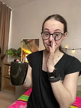 Snapshot of MartiniiSelenna chatting on 05.16.26 MartiniiSelenna online show from 05.16.26