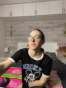 Snapshot of MartiniiSelenna chatting on 05.19.26 MartiniiSelenna online show from 05.19.26